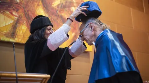 Graig Darrian Roberts, investido Doctor Honoris Causa por la Universidad de Huelva | UHU
