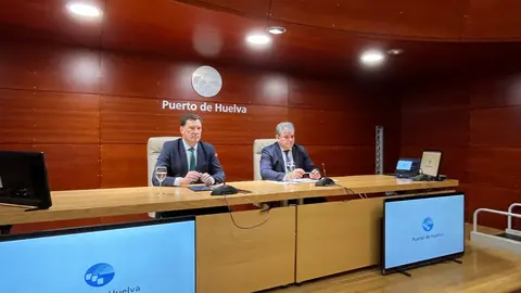 Alberto Santana y Alfonso Pe&ntilde;a en la rueda de prensa del balance del a&ntilde;o 2024 | Puerto de Huelva