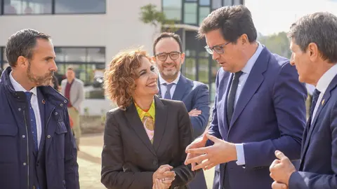 Mar&iacute;a Jes&uacute;s Montero con el ministro &Oacute;scar L&oacute;pez