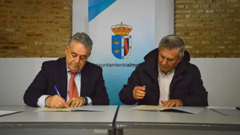 Firma del convenio con la asociaci&oacute;n de agricultores | Ayuntamiento de Almonte
