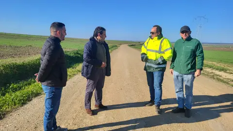 Visita de Y&oacute;rquez a las v&iacute;as pecuarias del Condado | Junta