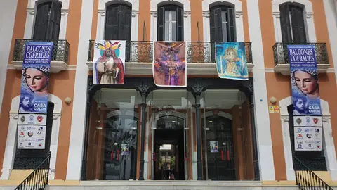 Iniciativa 'Balcones cofrades' en la Casa Col&oacute;n | Hermandad de la Borriquita