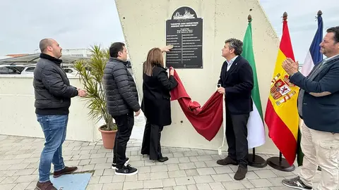 Descubrimiento de la placa en el puerto del Terr&oacute;n