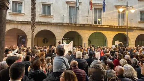 Multitudinaria concentraci&oacute;n en demanda de mejoras en la sanidad p&uacute;blica