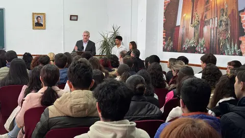 El gerente de la Mancomunidad, Adri&aacute;n Moreno, interviene en la inauguraci&oacute;n de la jornada