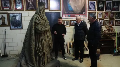 Escultura de Isabel la Cat&oacute;lica realizada por El&iacute;as Rodr&iacute;guez Pic&oacute;n | Ayto. de Palos