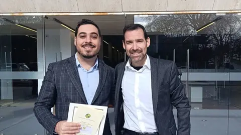 Iv&aacute;n Bartolom&eacute; D&iacute;az junto a Daniel Mart&iacute;n, profesor de la Universidad de Extremadura.