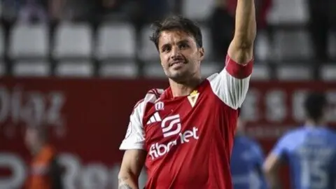 Pedro Le&oacute;n sigue demostrando su enorme calidad a los 38 a&ntilde;os con el club de su tierra. Fuente: Twitter del Real Murcia