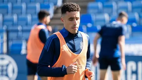 Juan Almeida entrena con el primer equipo. Fuente: RC Recreativo de Huelva