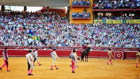 Corrida de toros en Colombinas en la Plaza de Toros La Merced