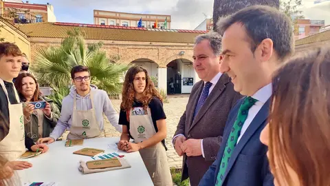 Los delegados participan en las actividades