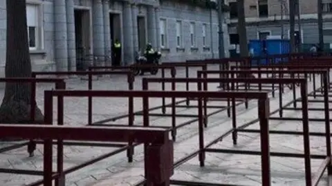 Comienza el montaje de los palcos | La Rebujina