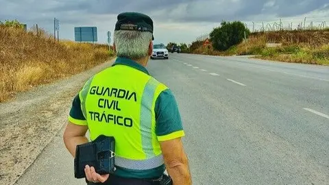 Agente de la Guardia Civil de tr&aacute;fico