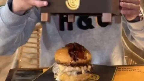 "Hamburguesa cofrade"