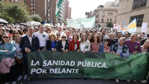 Montero y otros dirigentes del PSOE en la manifestaci&oacute;n
