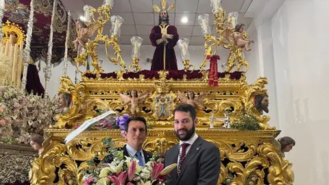 Ofrenda floral del Recreativo de Huelva a la Hermandad del Cautivo