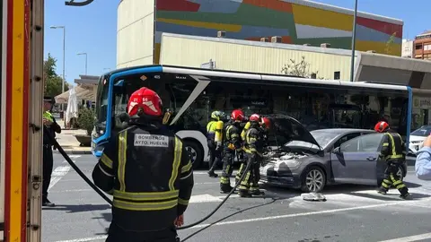 Incendio coche en Pescader&iacute;a Huelva