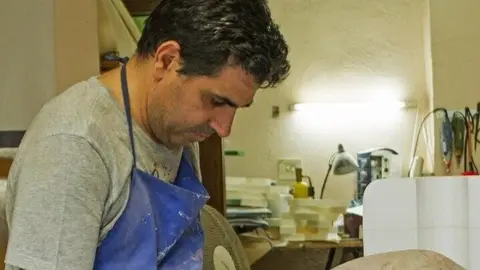 Manuel Garrido en su estudio
