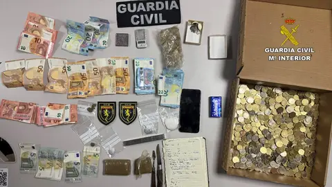 La Guardia Civil detiene a tres personas en Lepe por desobediencia y venta de drogas
