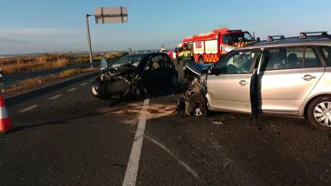 Accidente en el PK 220 de la carretera N-435. Fuente: SAB Bomberos Huelva