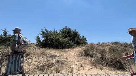 Turistas en la costa onubense. Fuente: V&iacute;deo Andaluc&iacute;a Directo