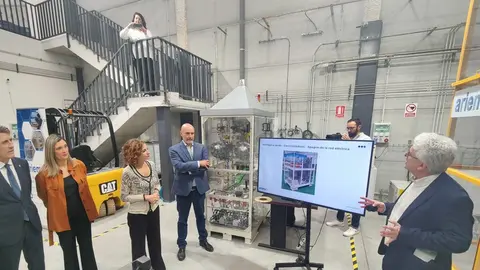 Montero durante su visita a una empresa onubense