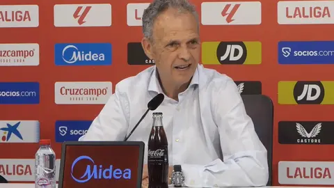 Joaqu&iacute;n Caparr&oacute;s en rueda de prensa. Fuente: El Desmarque