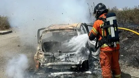 Incendio veh&iacute;culo en San Juan del Puerto. Fuente: Sab Bomberos Huelva Provincia