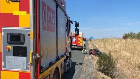 Accidente de una moto en la A-49. Fuente: Sab Bomberos Huelva Provincia