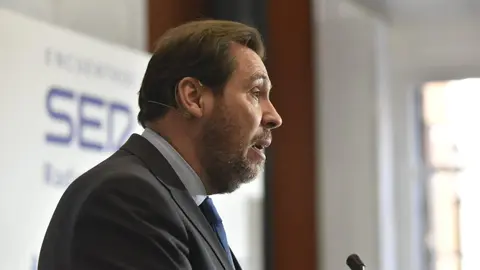 El ministro de Transportes y Movilidad Sostenible, &Oacute;scar Puente, durante una intervenci&oacute;n en Huelva en enero de 2025. (Fotograf&iacute;a/ Ministerio de Transportes y Movilidad Sostenible).