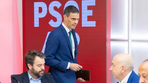 S&aacute;nchez llega a la reuni&oacute;n del PSOE
