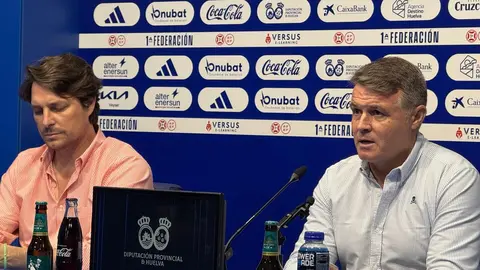 Pedro Morilla en su presentaci&oacute;n como nuevo entrenador del Recreativo de Huelva. Fuente: Carlos Mart&iacute;nez Brea.