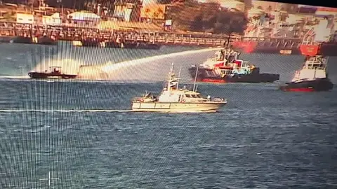 barco incendiado