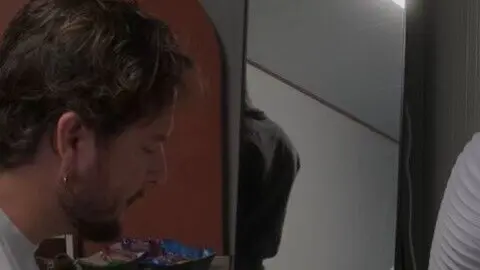 Manuel Carrasco tocando el piano y cantando "Me dijeron de peque&ntilde;o". Fuente: Tiktok Manuel Carrasco