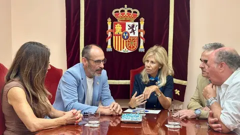 Reuni&oacute;n de la subdelagada del Gobierno y del nuevo rector de la UHU.