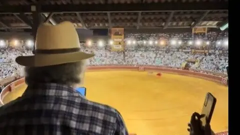 Mario Garrido canta un fandango en la corrida de David de Miranda. Fuente: Tiktok de Davidpm_2