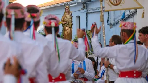 --- Los danzantes as&iacute; le rezan a la Virgen de T&oacute;rtola