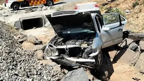 As&iacute; qued&oacute; el coche tras el accidente. Fuente: Sab Bomberos Huelva Provincia