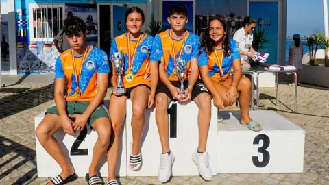 Club Nataci&oacute;n Huelva en la Traves&iacute;a Internacional a Nado del R&iacute;o Guadiana. Fuente: Facebook Club Nataci&oacute;n Huelva
