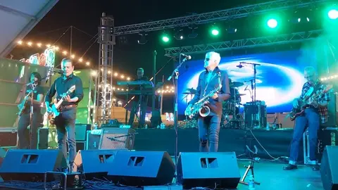 El ex vocalista de Gabinete Caligari en pleno concierto