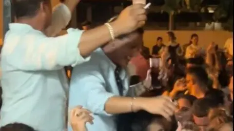 Fiesta en El Roc&iacute;o. Fuente: Tiktok de Natalia Ben&iacute;tez