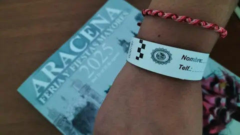 Pulseras para identificar a los menores. Fuente: Ayto. Aracena