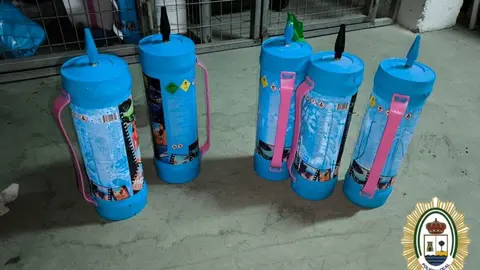 Botellas incautadas de &aacute;cido nitroso. Fuente: Ayuntamiento de Punta Umbr&iacute;a