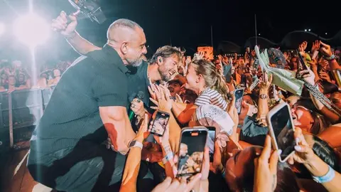 Manuel Carrasco en uno de sus conciertos en Isla Cristina. Fuente: Facebook de Manuel
