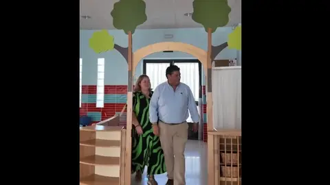 El alcalde visita la guarder&iacute;a
