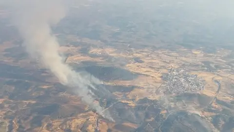 El incendio de Cala&ntilde;as sigue activo