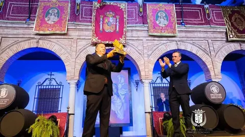 Luis Miguel Iglesias conquista Bollullos con su preg&oacute;n en la Exaltaci&oacute;n al Vino. Fuente: Ayto. Bollullos