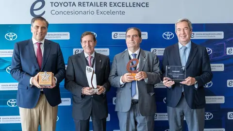 Miguel Carsi, Joaqu&iacute;n Meseguer, Ram&oacute;n Nimo y Javier Mencos con los cuatro premios recibidos