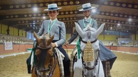 Los moguere&ntilde;os, David Hern&aacute;ndez y Triana Pereira en el Campeonato de Andaluc&iacute;a. Fuente: Ayto. Moguer