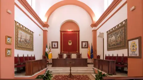 Sal&oacute;n de Plenos de Ayuntamiento de Manzanilla. Fuente: Ayuntamiento de Manzanilla